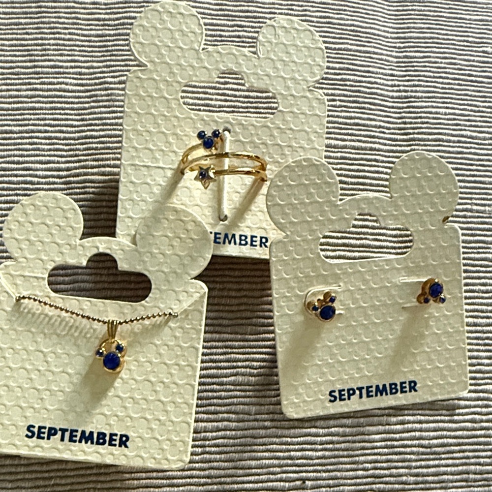 Disneyland Resort jewelry birth stone for September

LOOK HOW CUTE THIS SET IS
